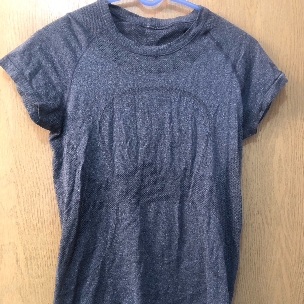 Lululemon workout shirt